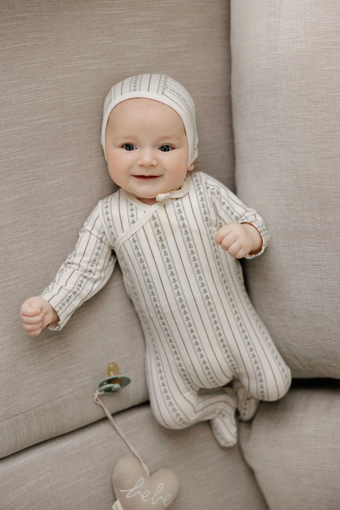 ELYS & CO IVORY/BLUE LINEAR TULIP FOOTIE + BONNET - Image 2
