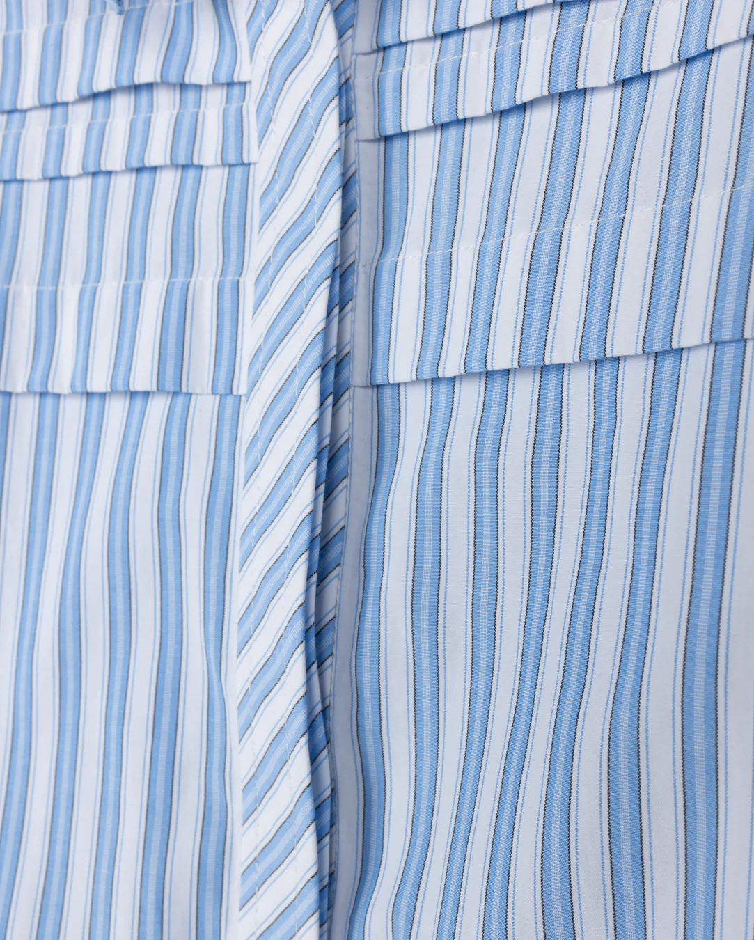 TUSTELLO WHITE/BLUE PINSTRIPED PLEAT BLOUSE [FINAL SALE] - Image 2