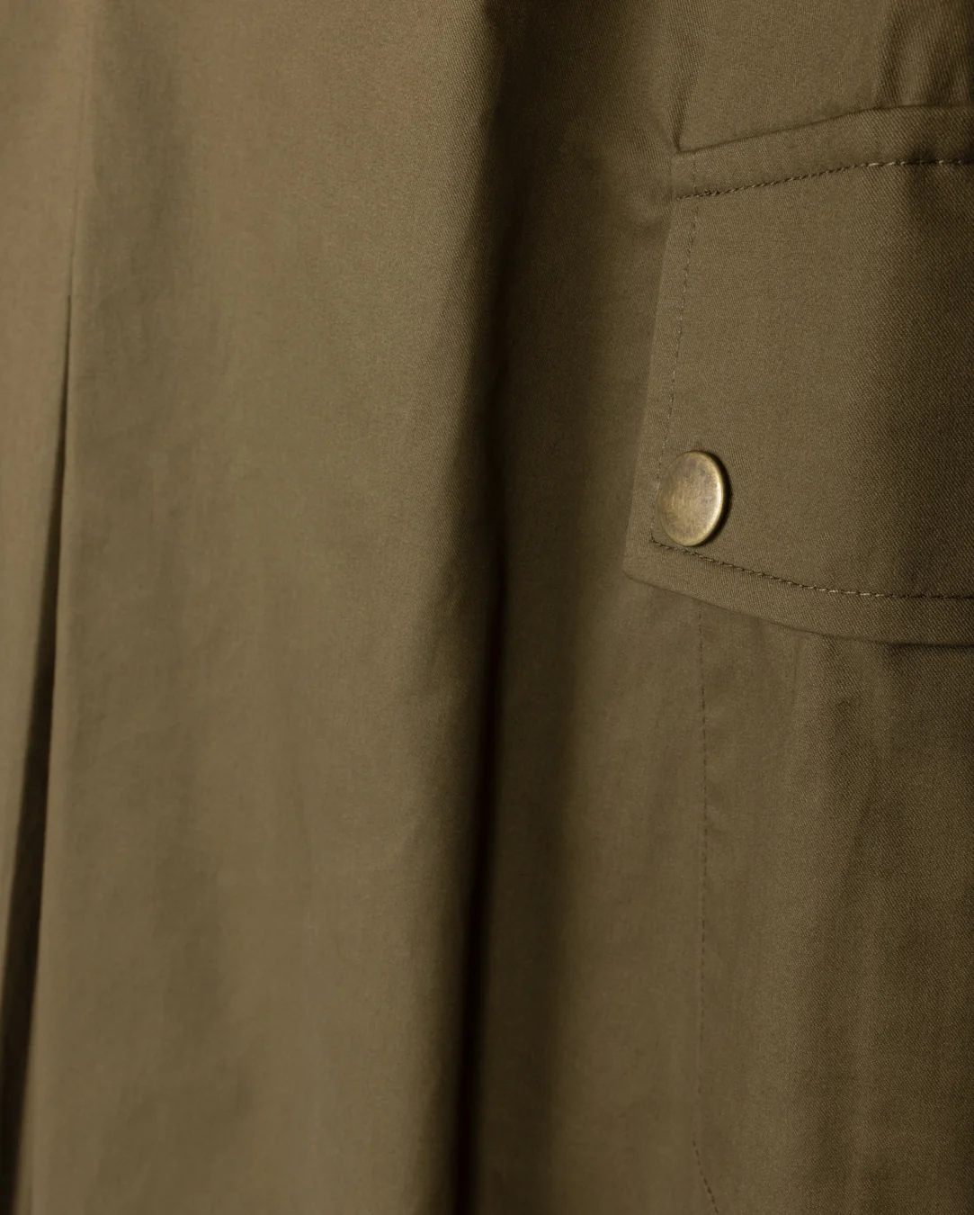 VIBE OLIVE GREEN FRONT KICK PLEAT POCKET SKIRT [FINAL SALE] - Image 2